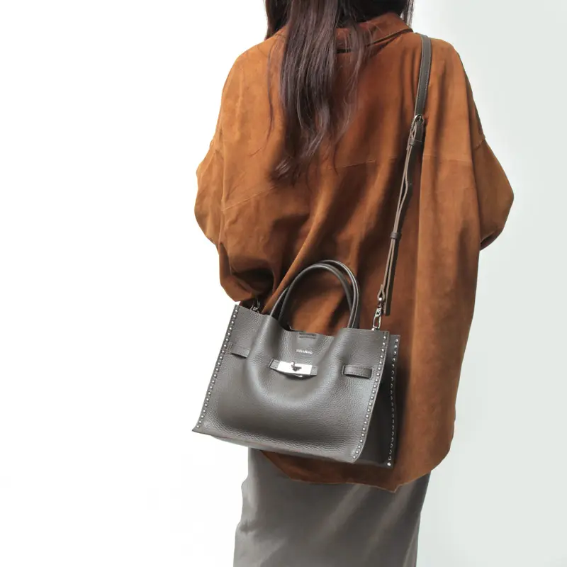 VIOLAd'ORO ヴィオラドーロ MIRO スタッズ付き 2way トートバッグ (M)