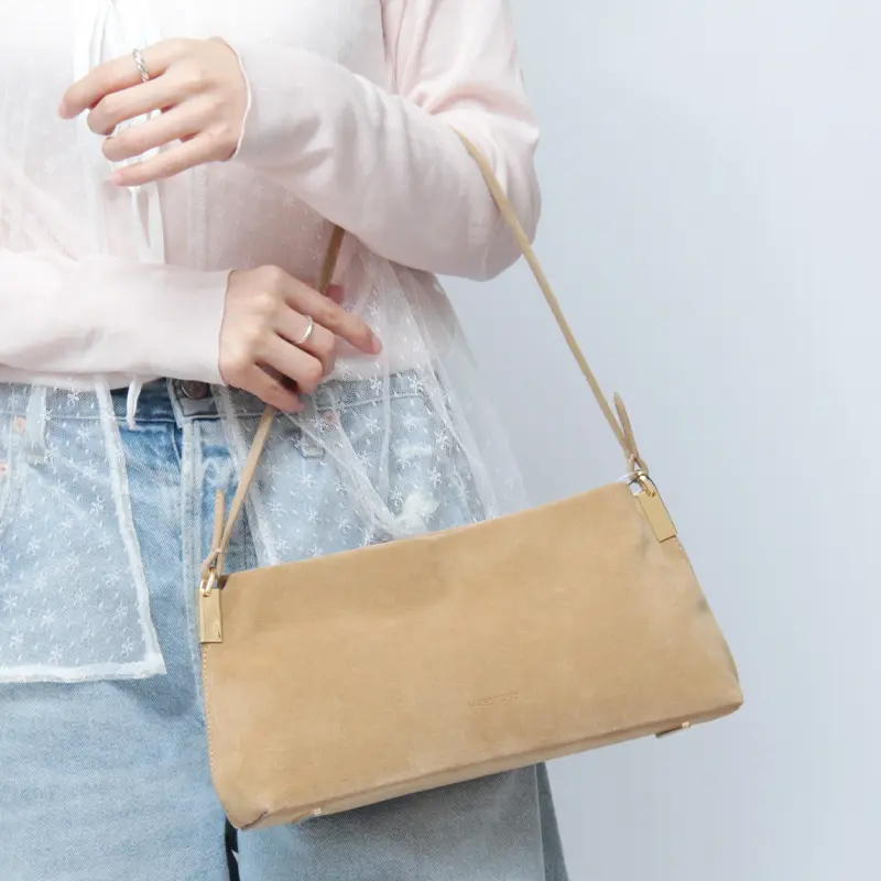 MAESTOSO マエストソ AURORA BAGUETTE スエード ショルダーバッグ