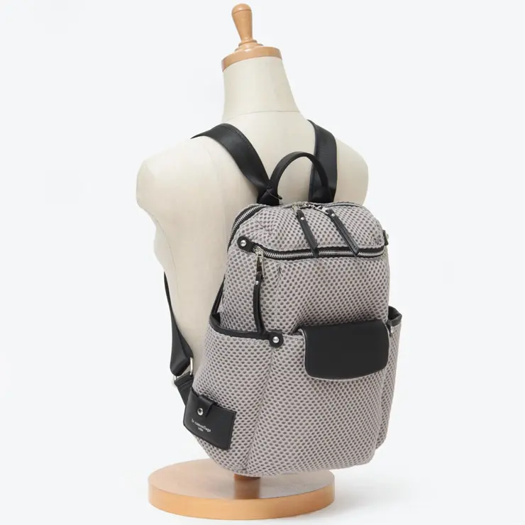 le camouflage tribe ル カムフラージュ トライブ カナル メッシュ素材 ポシェット付きリュック グレー