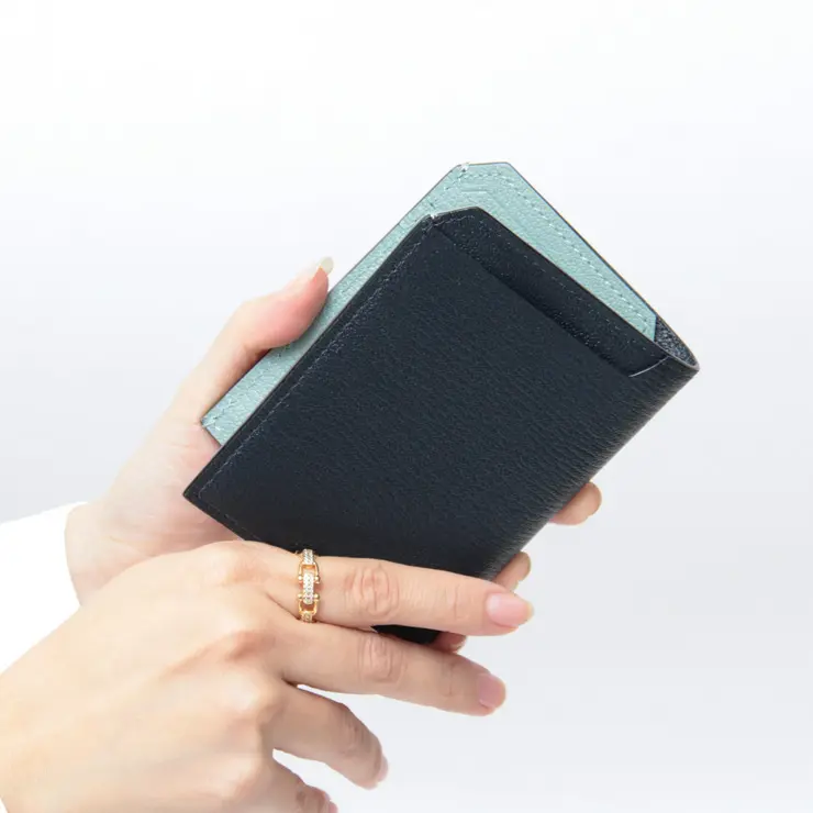 L'arcobaleno ラルコバレーノ ゴートレザー スマートカードウォレット NAVY/MINT