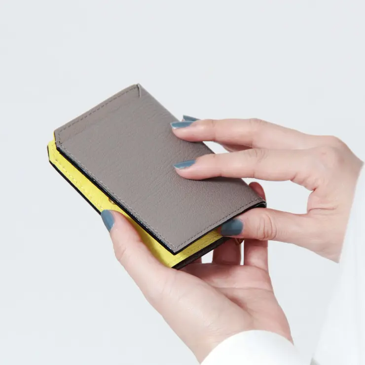 L'arcobaleno ラルコバレーノ ゴートレザー スマートカードウォレット TORTORA/YELLOW