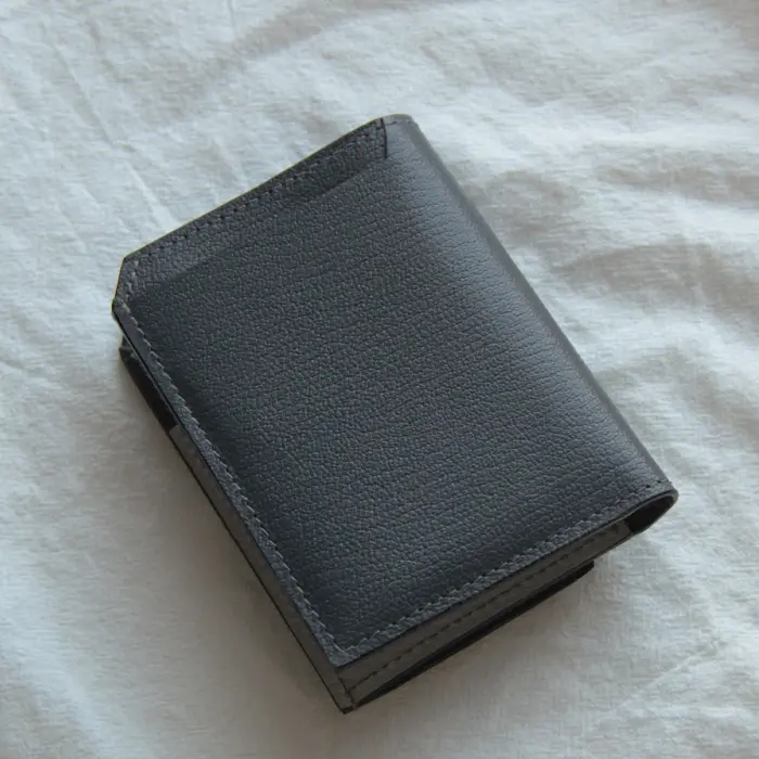 L'arcobaleno ラルコバレーノ ゴートレザー スマートカードウォレット CGRAY/LGRAY