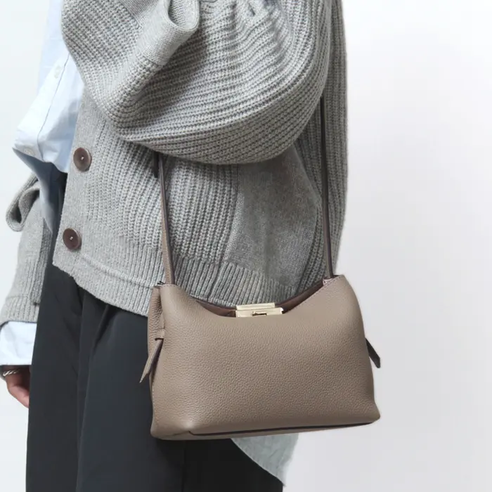 PUNTI. プンティ MAGNOLIA シュリンクレザー ショルダーバッグ SHLD
