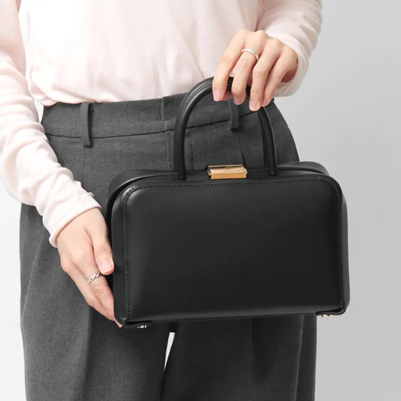 PLAIN PORTRAIT-HAND ⽜スムースレザー ハンドバッグ