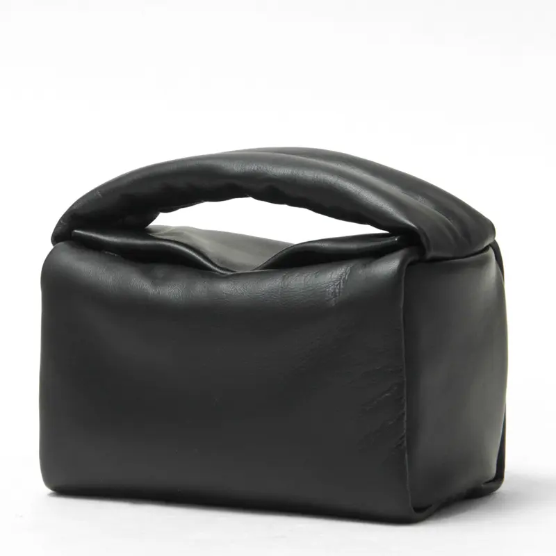 Bucket Baggage バケットバゲージ Puff Cube Medium ハンドバッグ BLACK