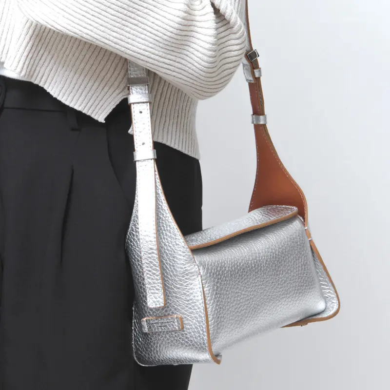 GIANNI CHIARINI ジャンニキアリーニ TRACOLLA 本革 ショルダーバッグ (S)