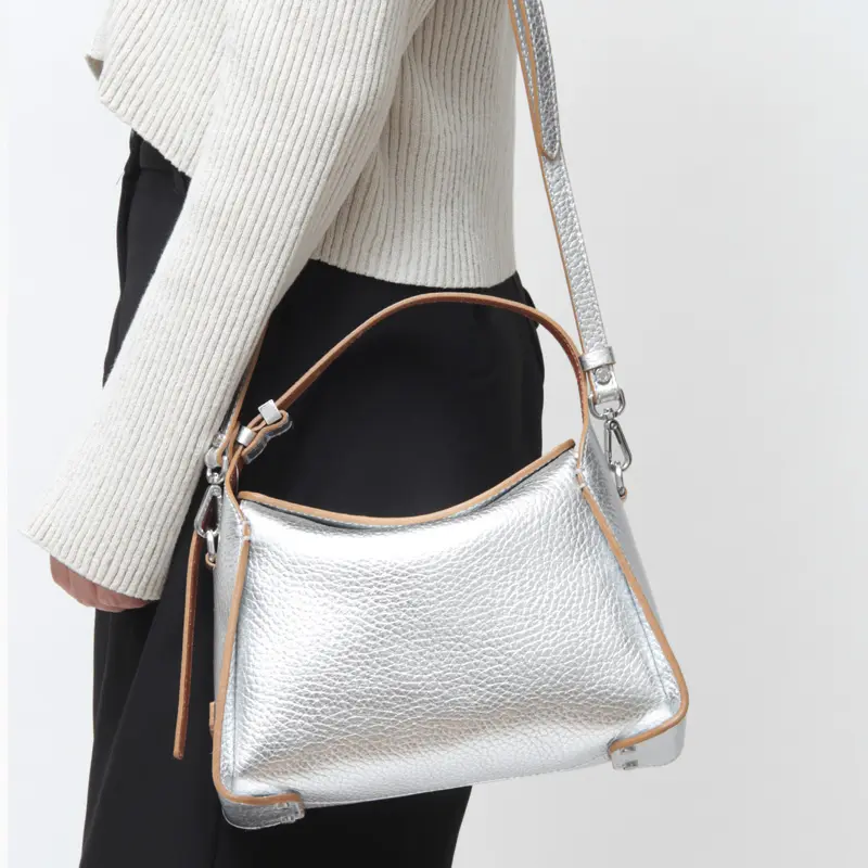 GIANNI CHIARINI ジャンニキアリーニ PENELOPE レザー ショルダーバッグ (M)