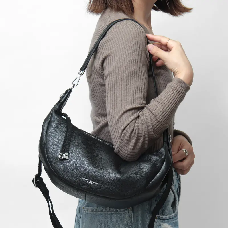 GIANNI CHIARINI ジャンニキアリーニ ASHA クレセント レザーショルダーバッグ