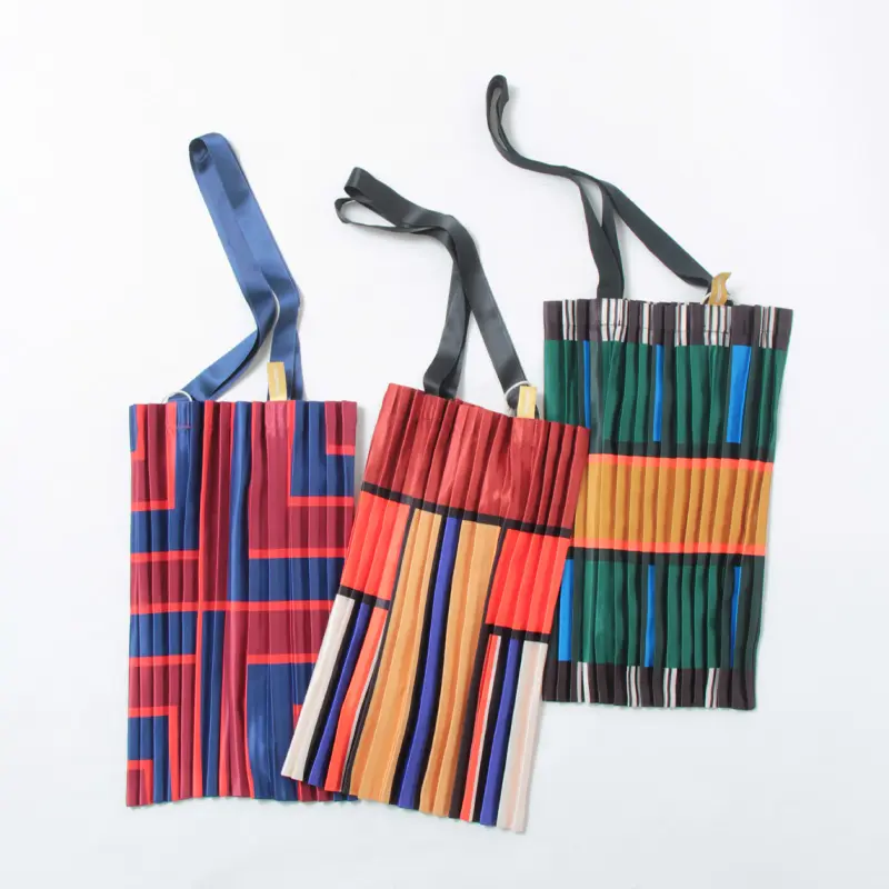 MULTITUDES マルチチューズ PLEATED TOTE サテン プリーツ トートバッグ