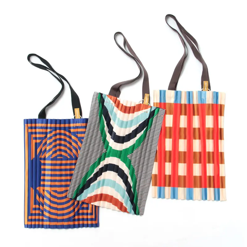 MULTITUDES マルチチューズ PLEATED TOTE サテン プリーツ トートバッグ