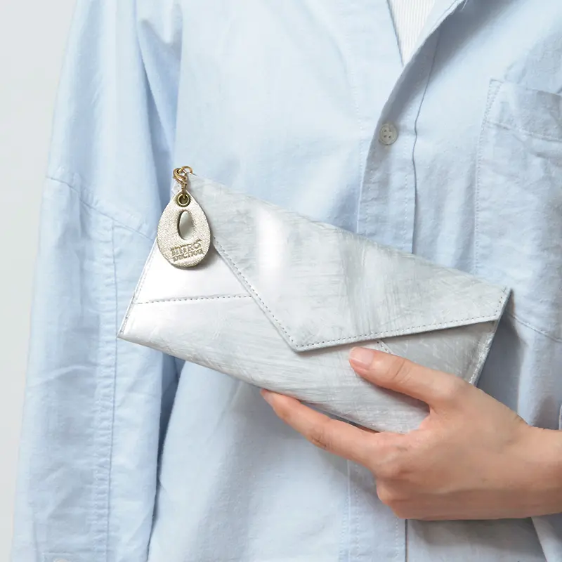 INTRO DUCTION イントロダクション マリリン 牛革 ヘアライン加工 薄い長財布 ホワイト