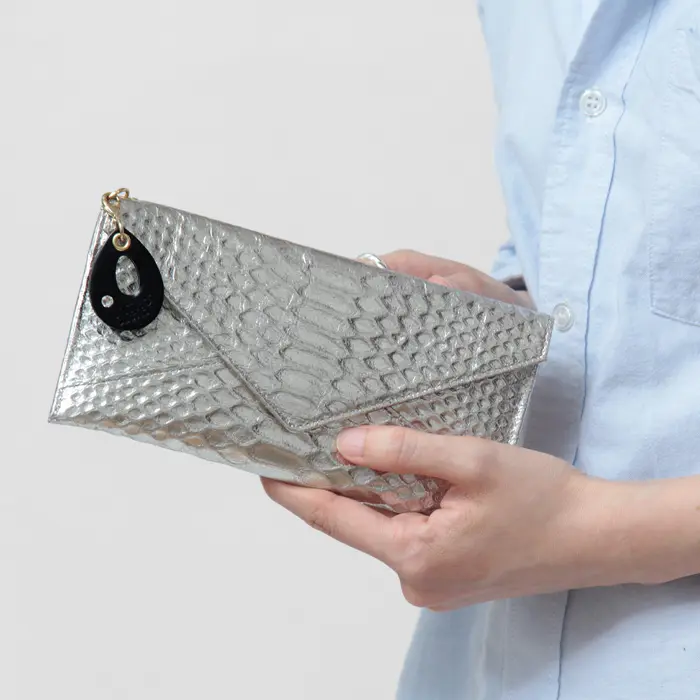 INTRO DUCTION イントロダクション ミラーパイソン 羊革 パイソン型押し 薄い長財布