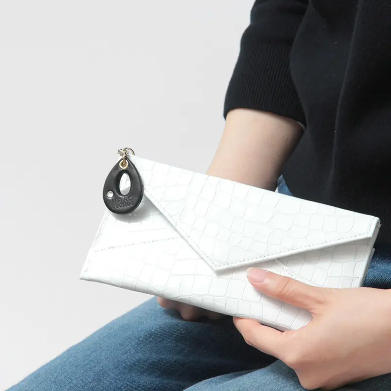 INTRO DUCTION イントロダクション エナメルクロコ 牛革 クロコ型押し ウスマチ長財布