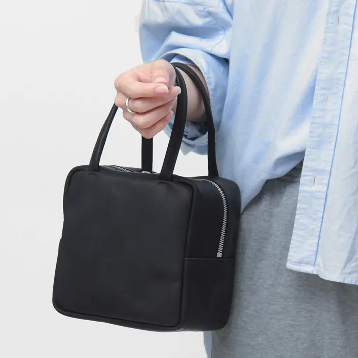 GLOSS LEATHER CUBE TOTE レザー ハンドバッグ