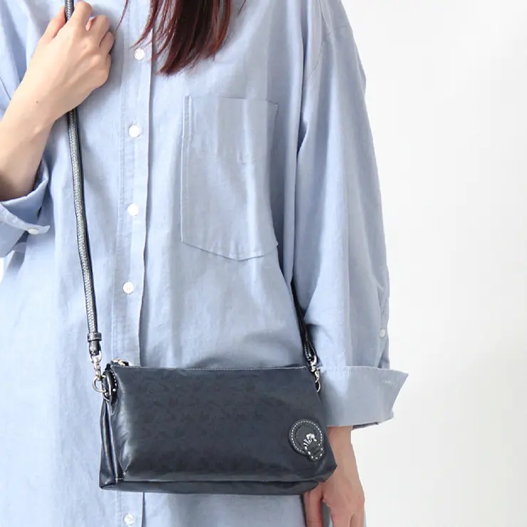 PELLE BORSA ペレボルサ Alive  ナイロン 軽量 ショルダーバッグ