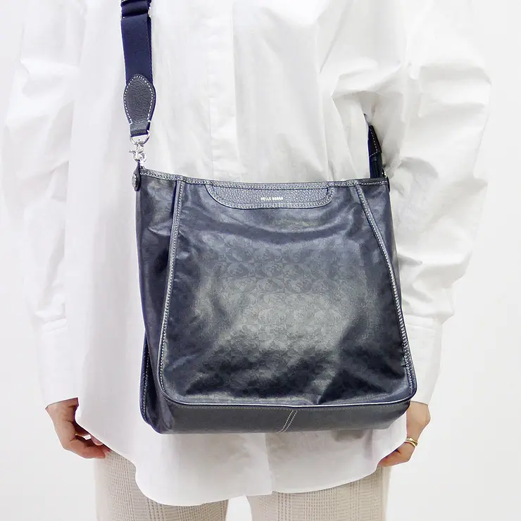 PELLE BORSA ペレボルサ Alive  ナイロン 軽量 ショルダーバッグ