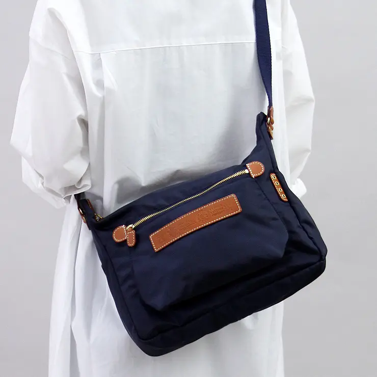 Felisi フェリージ ナイロン ショルダーバッグ