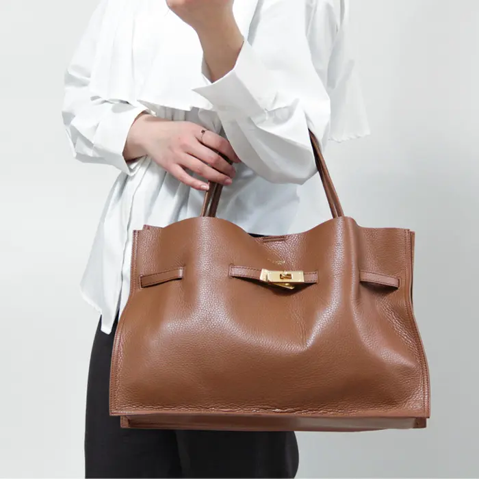 VIOLAd'ORO ヴィオラドーロ TRERO レザー トートバッグ(L) V-1497 ≪5月中≫キャメル