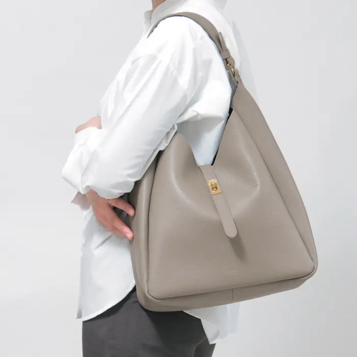 VIOLAd'ORO ヴィオラドーロ TRERO イタリアンWフェイスレザー ワンショルダーバッグ V-1515