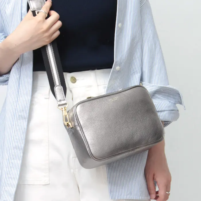 VIOLAd'ORO ヴィオラドーロ ショルダーバッグ ADRIA シルバー