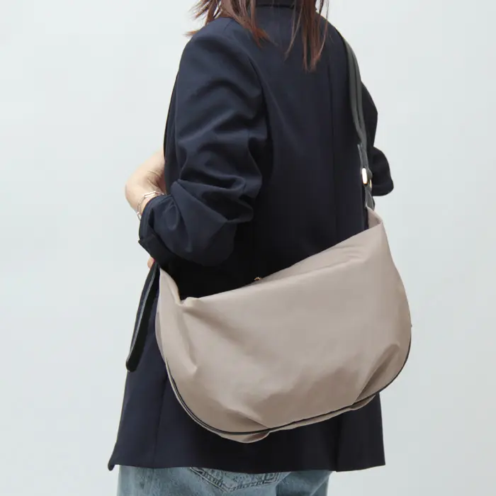 VIOLAd'ORO ヴィオラドーロ BIANCA ナイロンショルダーバッグ V-2248