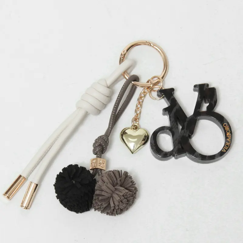 VIOLAd'ORO ヴィオラドーロ BIANCA ロゴアクリル×コード バッグチャーム オフホワイト/ブラック