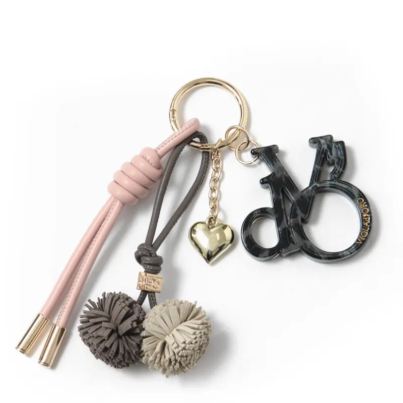 VIOLAd'ORO ヴィオラドーロ BIANCA ロゴアクリル×コード バッグチャーム ピンクベージュ/トープ