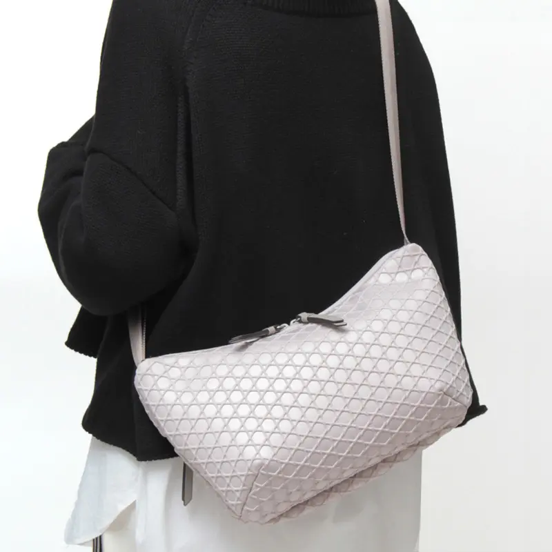 Kagome Emboss ボンディング ショルダーバッグ