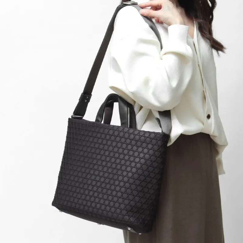 LAQUOH ラクーオ Kagome Emboss ボンディング スリム２watトート