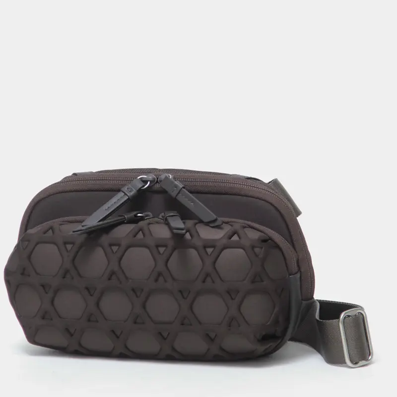 LAQUOH ラクーオ Kagome Large Emboss ショルダーバッグ チョコ