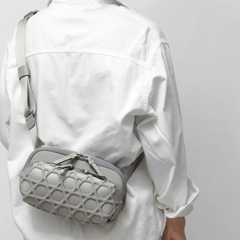 LAQUOH ラクーオ Kagome Large Emboss ショルダーバッグ