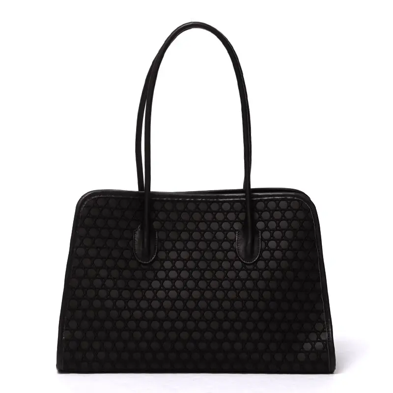 LAQUOH ラクーオ LAQUOH ラクーオ / トートバッグ 篭目エンボスラウンドトート IAY-031816 ブラック