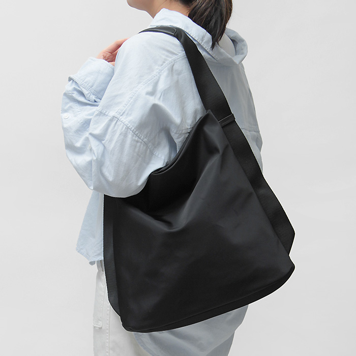 UTILITY MINIMAL ナイロンワンショルダーバッグ (L)