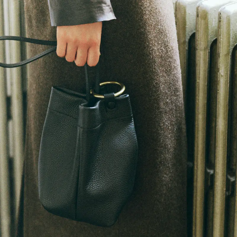 MINI RING POUCH ダブルフェイスレザー ハンドバッグ
