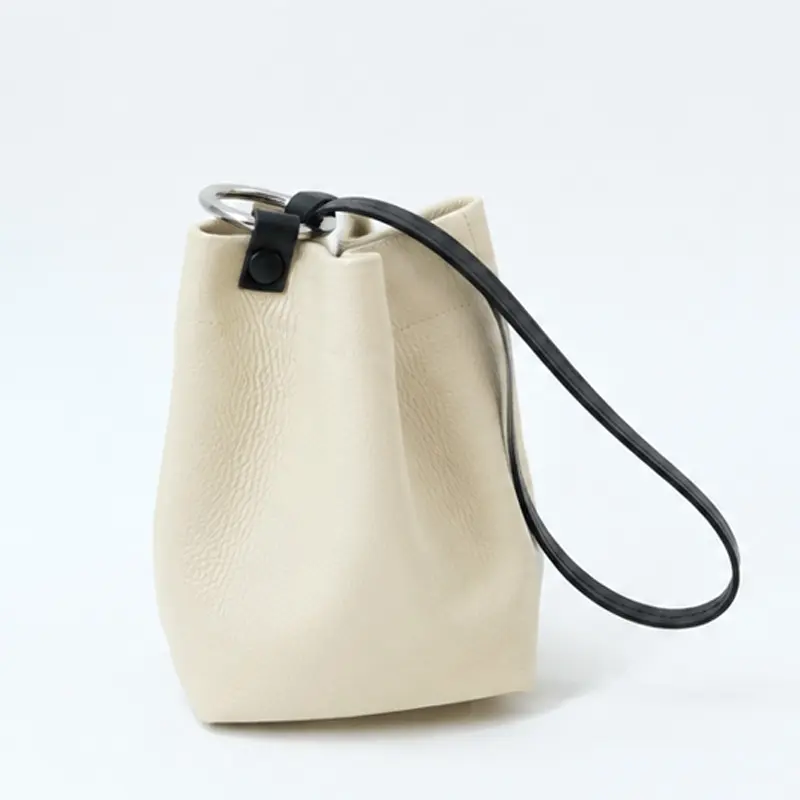 MINI RING POUCH ダブルフェイスレザー ハンドバッグ