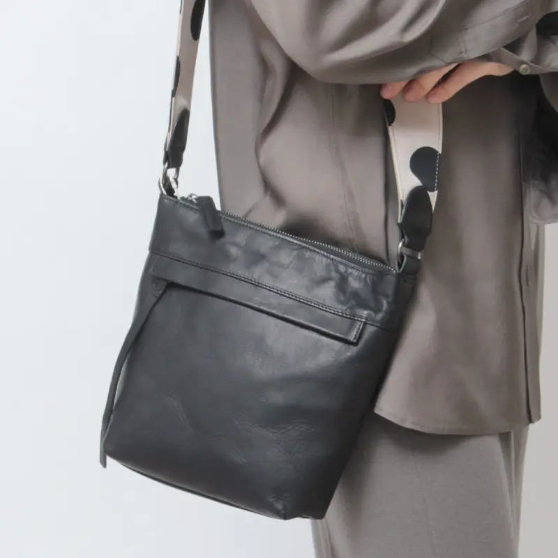 Laisser Faire スフェール ショルダーバッグ