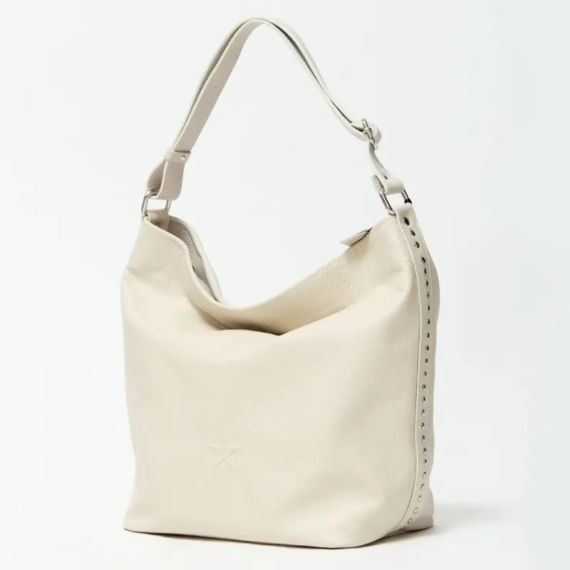 Io Pelle イオペレ 星 型押し レザー ショルダーバッグ L.BEIGE