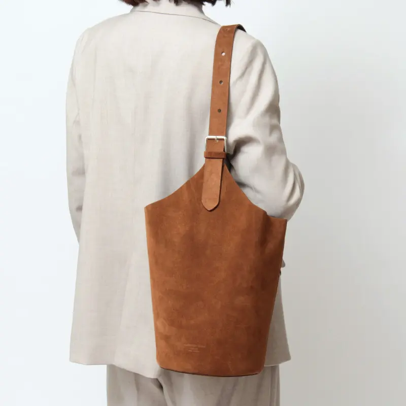 CHRISTIAN VILLA クリスチャンヴィラ スエード ワンショルダーバッグ (M) COGNAC