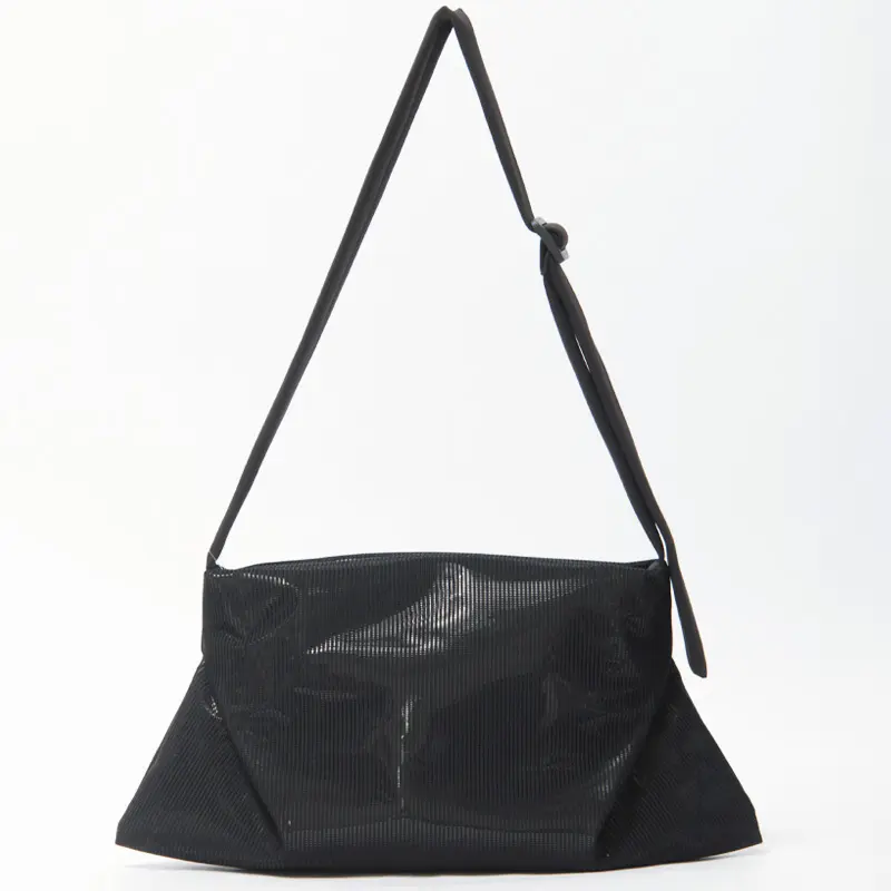 IN.ZU インズー ファブリック ショルダーバッグ BLACK