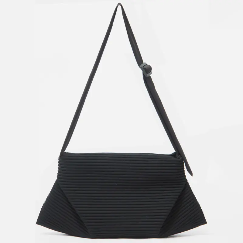 IN.ZU インズー Anvil ファブリック ショルダーバッグ