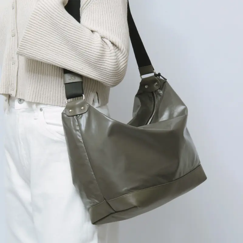 LIGHT LEATHER ARTI レザー ショルダーバッグ