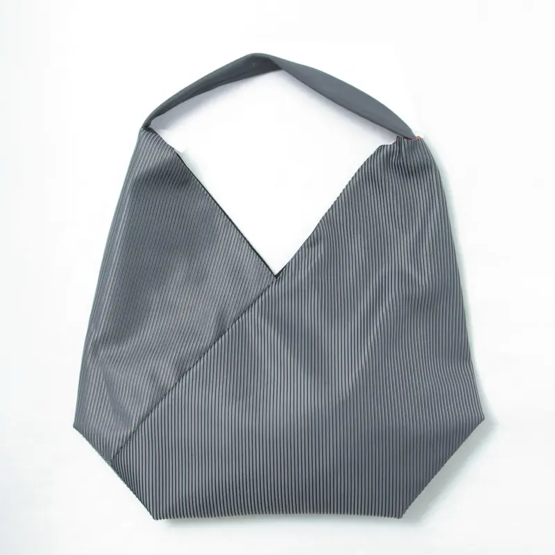 IN.ZU インズー Bevel ワンショルダー バッグ GRAY LINES