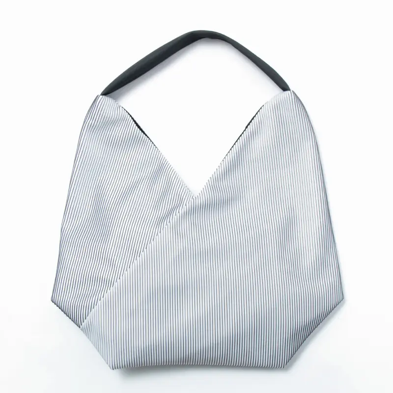 IN.ZU インズー ファブリック ワンショルダー バッグ WHITE LINES