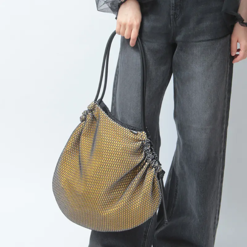 IN.ZU インズー アシンメトリー メッシュ トートバッグ