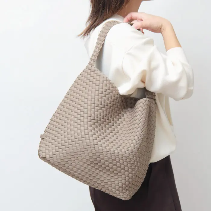 Nomad Medium Hobo メッシュ ショルダーバッグ