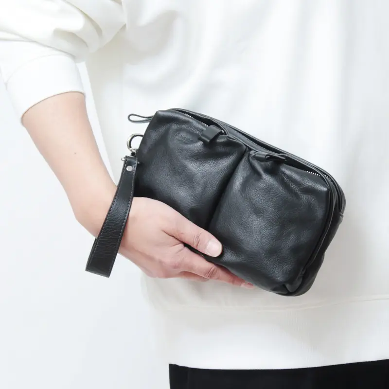 ASTOLFO レザー クラッチバッグ