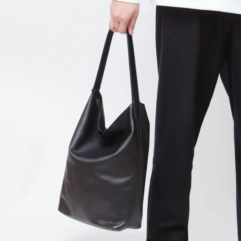 ACHILLE シュリンクレザー ショルダーバッグ