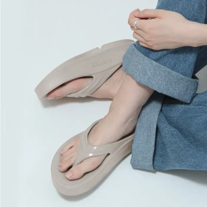 OOFOS ウーフォス / oomega 厚底 リカバリー サンダル