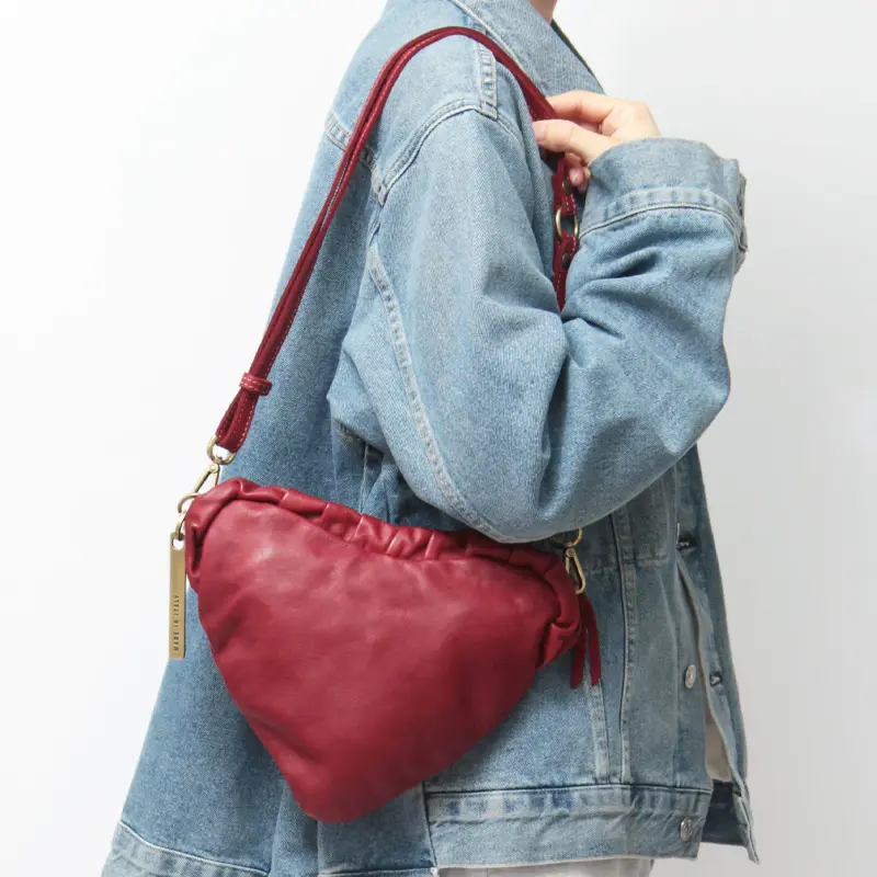 CATERINA LUCCHI カテリーナ ルッキ ハート型 レザー ミニ ショルダーバッグ GIULIRTTA borsa a cuore 品番：L013530ND_X0093